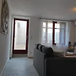 Le Gaffier, maison au pied de la Cité, climatisation, 2 chambres et belle cour sans vis à vis *