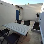 Le Gaffier, maison au pied de la Cité, climatisation, 2 chambres et belle cour sans vis à vis *