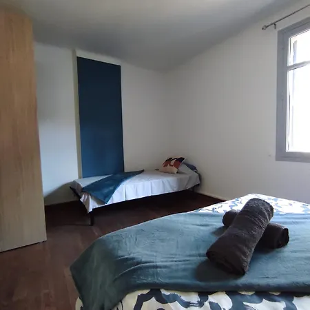Le Petit Gaffier, Maison Au Pied De La Cite, Avec 2 Et Belle Cour Sans Vis A Vis