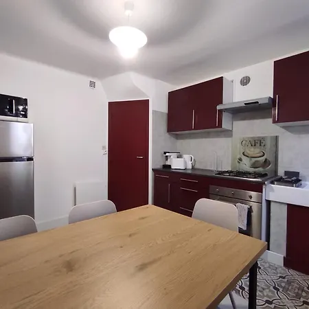 Holiday home Le Gaffier, Maison Au Pied De La Cite, Climatisation, 2 Et Belle Cour Sans Vis A Vis *