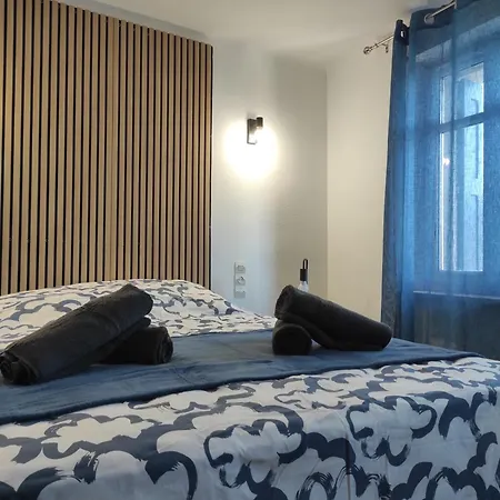 Le Petit Gaffier, Maison Au Pied De La Cite, Avec 2 Et Belle Cour Sans Vis A Vis