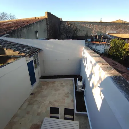Holiday home Le Gaffier, Maison Au Pied De La Cite, Climatisation, 2 Et Belle Cour Sans Vis A Vis