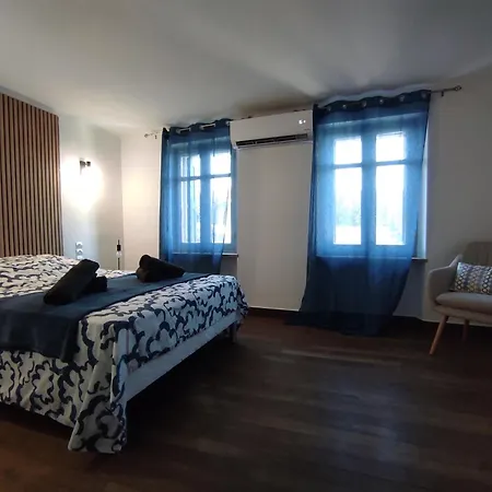 Le Gaffier, maison au pied de la Cité, climatisation, 2 chambres et belle cour sans vis à vis Сasa de vacaciones *