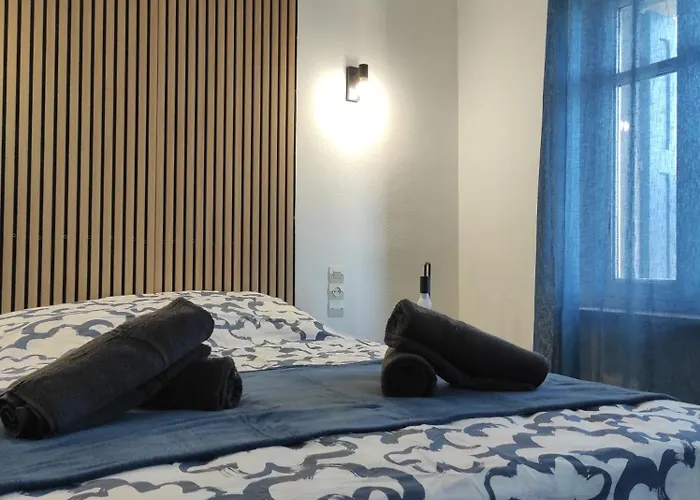 Le Petit Gaffier, Maison Au Pied De La Cité, Avec 2 Et Belle Cour Sans Vis à Vis